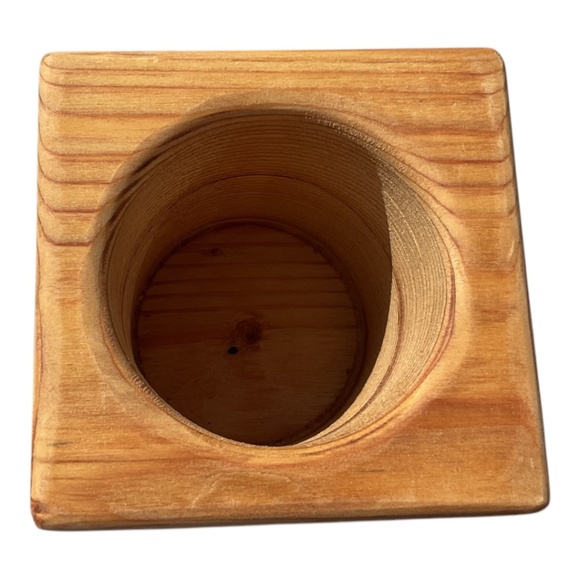 Handcrafted Wood Holder Cedar Wood signed 2011 - Picture 5 of 9